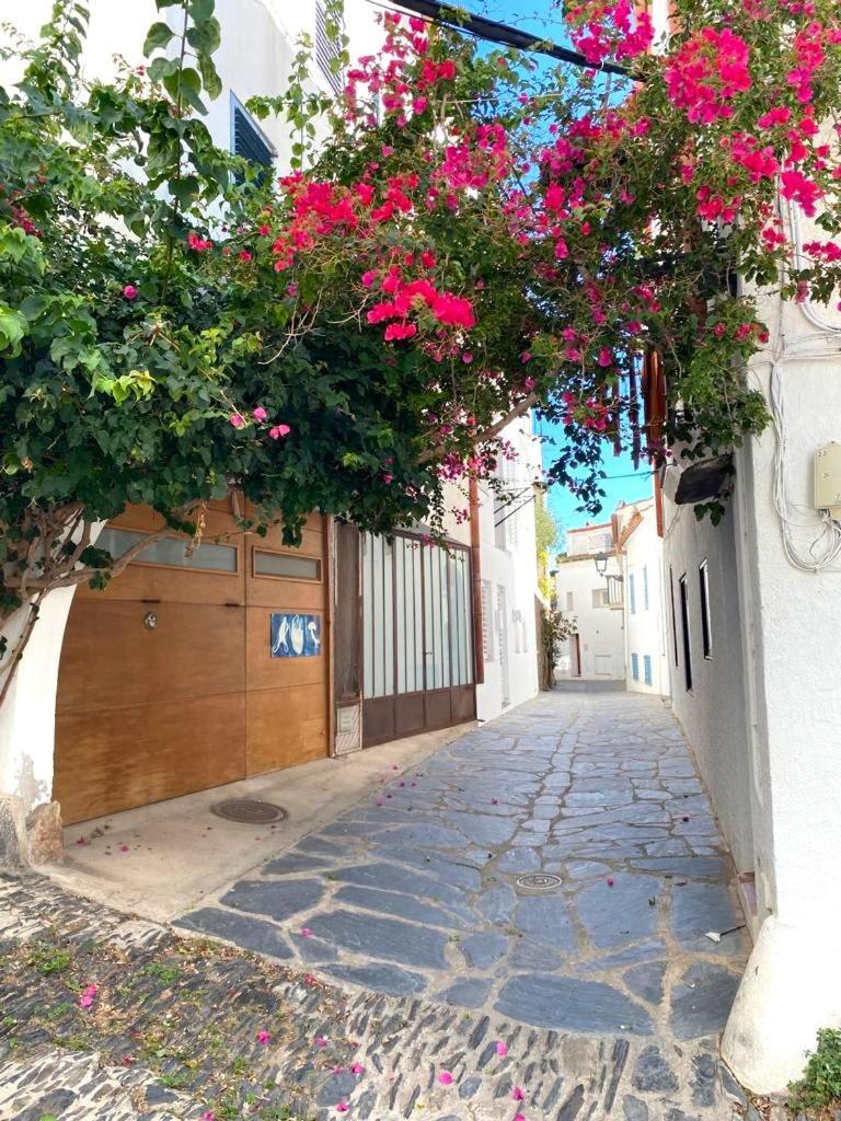 Villa TÒRTORA - Casa en el centro con vistas al mar Cadaqués Exterior foto